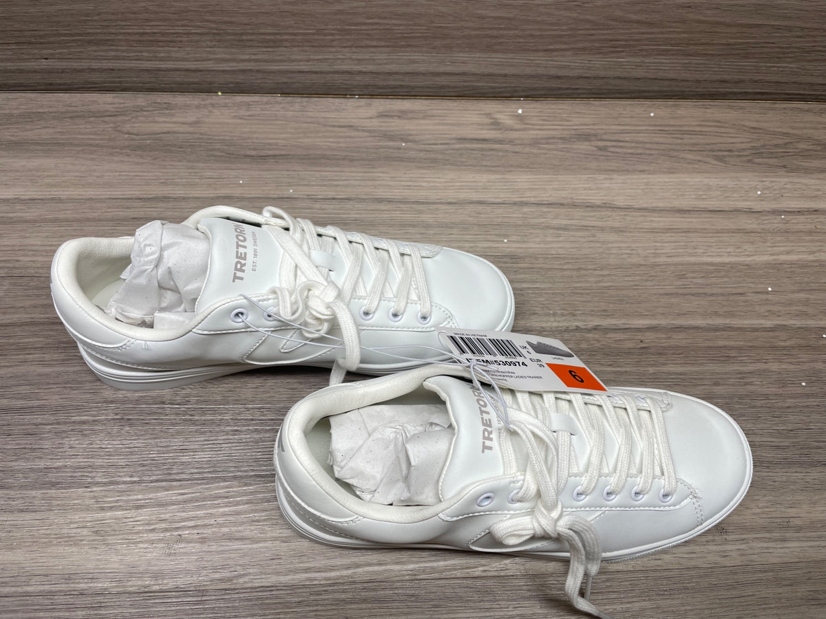 Tretorn Women's White Trainer Casual Lace Up Sneaker  Lightweight Comfort size 6