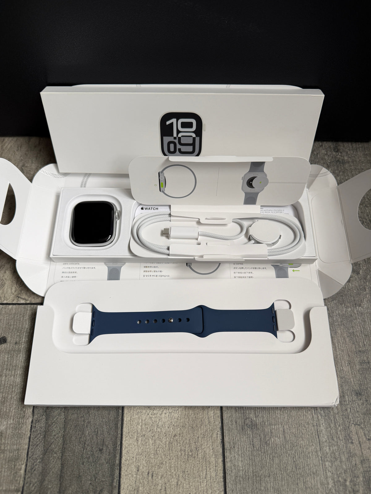 Apple Watch Series 10 GPS 46mm Silver Aluminium Denim Sport Band S/M Smartwatch