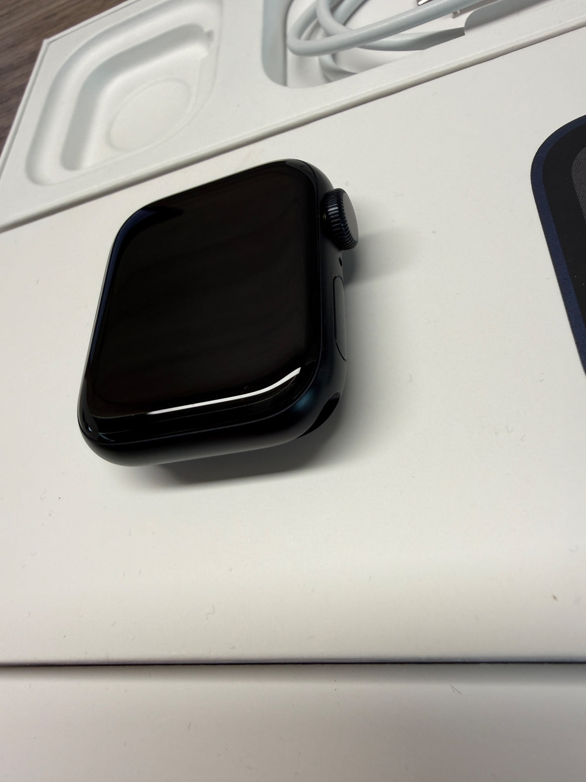 Apple Watch SE 2nd Gen GPS 40mm Midnight Aluminium Sport Band Smartwatch