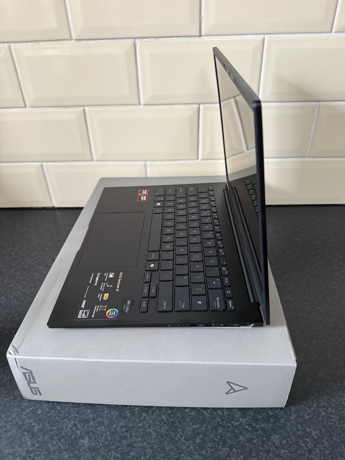 ASUS Zenbook 14 OLED Laptop AMD Ryzen AI 7 16GB RAM 1TB SSD UM3406GA Black