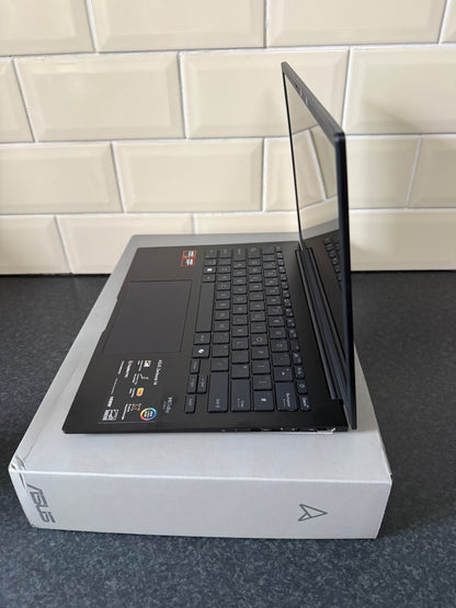 ASUS Zenbook 14 OLED Laptop AMD Ryzen AI 7 16GB RAM 1TB SSD UM3406GA Black